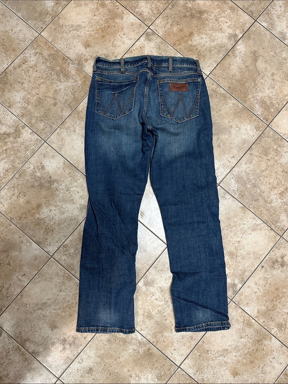 Men's Straight Leg Wrangler Retro Denim Jeans in Dark Blue